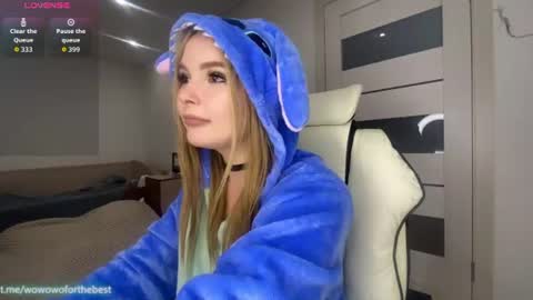 Lili online show from 06-14-26, 07:32