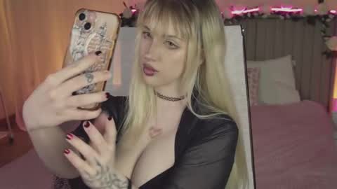 EVA NON NUDE online show from 04-23-26, 08:22