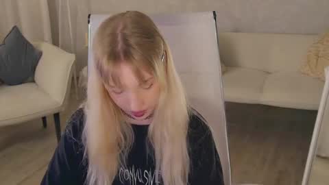EVA NON NUDE online show from 05-19-26, 04:24