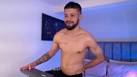 eevil_boys_77 online show from 10-27-25, 11:58