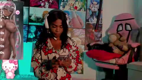 effy_marinn online show from 12-18-25, 06:19