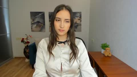 Snapshot of effy_royse chatting on 06-18-26, 09:14 Effy Royse online show from 06-18-26, 09:14