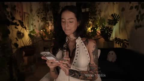 Snapshot of effylowell_ chatting on 06-14-26, 01:58 Effy online show from 06-14-26, 01:58