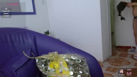 Snapshot of eimy01 chatting on 04-21-26, 12:11 eimy01 online show from 04-21-26, 12:11