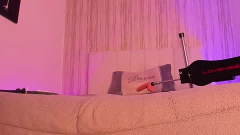 eimy online show from 10-28-25, 04:53