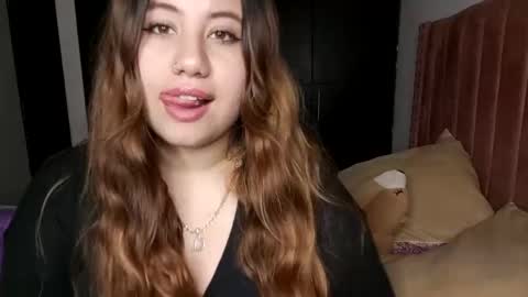 EIMY   MODEL INDEPENDENT online show from 02-06-25, 05:25