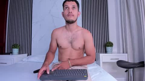 YG COUPLE online show from 01-08-26, 08:22