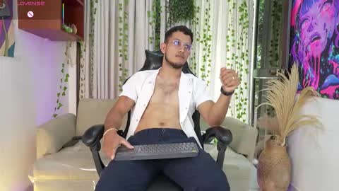 YG COUPLE online show from 01-10-26, 08:21