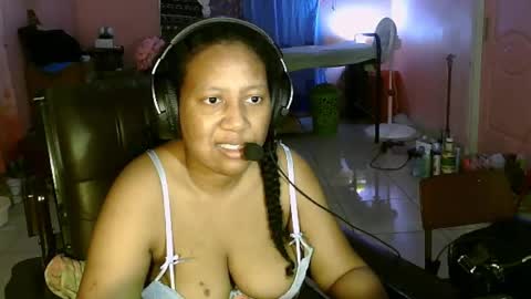 Snapshot of eirondra_valeen chatting on 02-16-26, 12:18 Eirondra Valeen online show from 02-16-26, 12:18