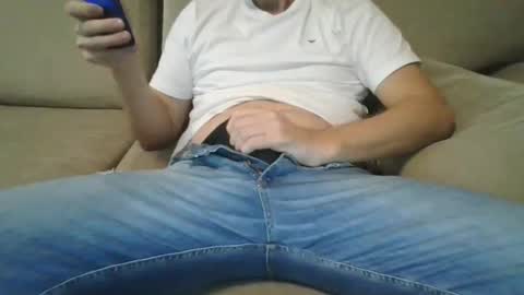 Snapshot of el_taringuero chatting on 03-10-25, 03:23 el_taringuero online show from 03-10-25, 03:23