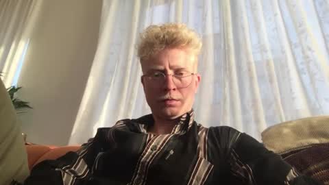 MrE online show from 01-12-25, 02:52