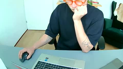 MrE online show from 04-10-26, 09:36