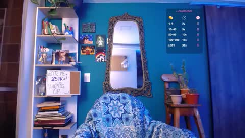 Ela  Help me reach 100 thumbs up online show from 11-06-25, 02:23