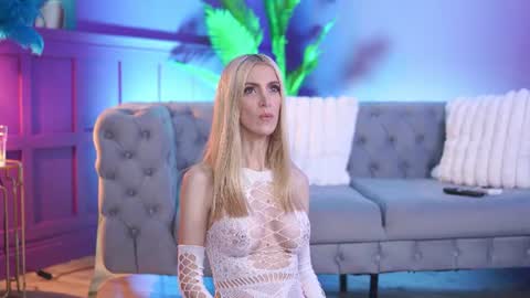 Snapshot of elablake chatting on 06-19-26, 05:01 Ella online show from 06-19-26, 05:01
