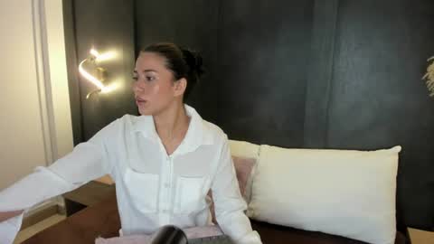 Snapshot of elaia_hatman chatting on 07-22-26, 12:08 E L A I A online show from 07-22-26, 12:08