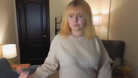 Snapshot of elaine_lewis chatting on 09-17-25, 07:32 Anna online show from 09-17-25, 07:32