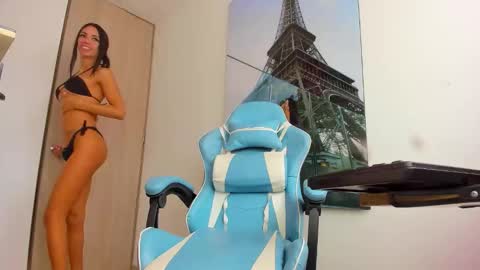 Snapshot of elalux777 chatting on 10-20-25, 03:45 elalux777 online show from 10-20-25, 03:45