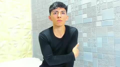 Snapshot of elangiraldo chatting on 11-11-25, 10:21 Elan Giralon online show from 11-11-25, 10:21