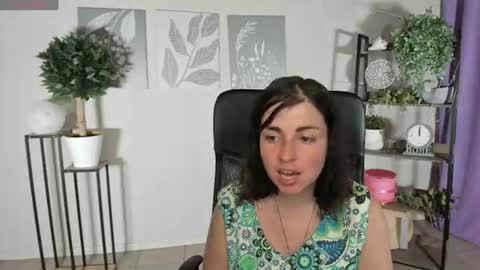 Snapshot of elara_starfall chatting on 06-20-26, 05:43 Marta online show from 06-20-26, 05:43