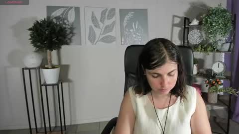 Snapshot of elara_starfall chatting on 06-28-26, 05:35 Marta online show from 06-28-26, 05:35