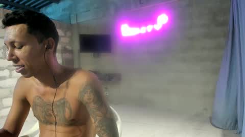 Snapshot of elchicletv chatting on 12-19-24, 02:56 El CHICLE TV - SHOW online show from 12-19-24, 02:56