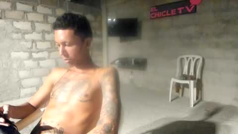 Snapshot of elchicletv chatting on 12-23-24, 09:49 El CHICLE TV - SHOW online show from 12-23-24, 09:49