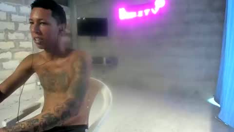 Snapshot of elchicletv chatting on 12-23-24, 06:05 El CHICLE TV - SHOW online show from 12-23-24, 06:05