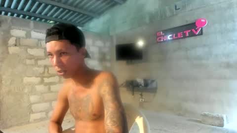 Snapshot of elchicletv chatting on 01-02-25, 08:13 El CHICLE TV - SHOW online show from 01-02-25, 08:13