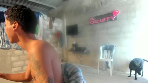 Snapshot of elchicletv chatting on 01-06-25, 04:44 El CHICLE TV - SHOW online show from 01-06-25, 04:44