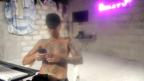 Snapshot of elchicletv chatting on 01-10-25, 07:04 El CHICLE TV - SHOW online show from 01-10-25, 07:04