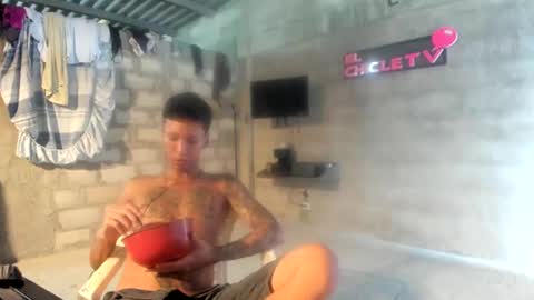 Snapshot of elchicletv chatting on 01-10-25, 07:21 El CHICLE TV - SHOW online show from 01-10-25, 07:21