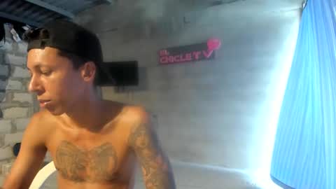 Snapshot of elchicletv chatting on 01-11-25, 09:46 El CHICLE TV - SHOW online show from 01-11-25, 09:46