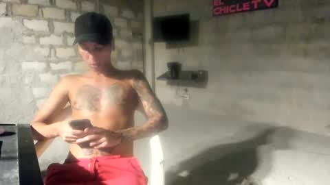 Snapshot of elchicletv chatting on 01-14-25, 07:59 El CHICLE TV - SHOW online show from 01-14-25, 07:59