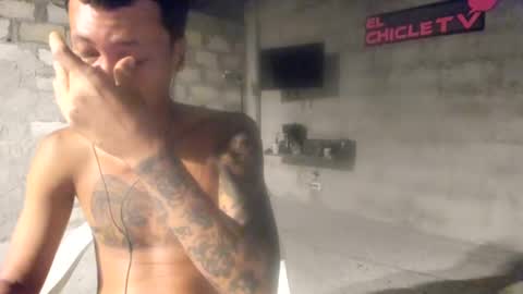 Snapshot of elchicletv chatting on 01-22-25, 05:48 El CHICLE TV - SHOW online show from 01-22-25, 05:48