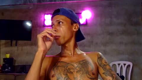 Snapshot of elchicletv chatting on 02-26-25, 02:48 El CHICLE TV - SHOW online show from 02-26-25, 02:48