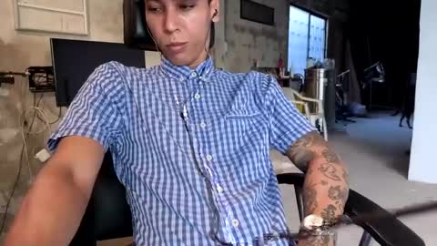 Snapshot of elchicletv chatting on 09-17-25, 10:44 El CHICLE TV - SHOW online show from 09-17-25, 10:44