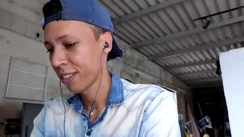 Snapshot of elchicletv chatting on 09-19-25, 06:41 El CHICLE TV - SHOW online show from 09-19-25, 06:41