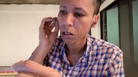 Snapshot of elchicletv chatting on 09-22-25, 02:46 El CHICLE TV - SHOW online show from 09-22-25, 02:46