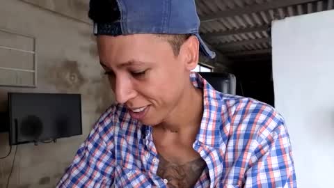 Snapshot of elchicletv chatting on 09-22-25, 06:43 El CHICLE TV - SHOW online show from 09-22-25, 06:43