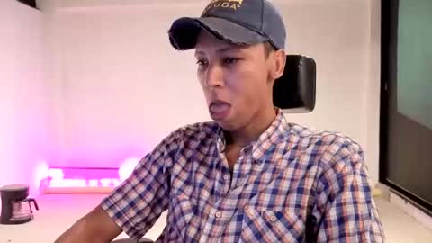 Snapshot of elchicletv chatting on 09-23-25, 06:49 El CHICLE TV - SHOW online show from 09-23-25, 06:49