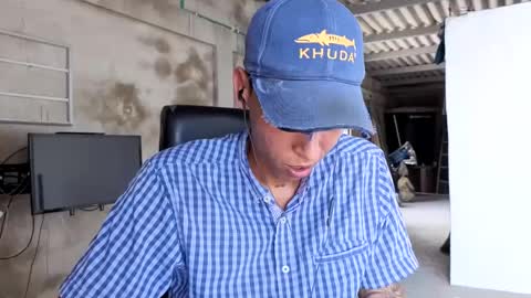 Snapshot of elchicletv chatting on 09-24-25, 06:11 El CHICLE TV - SHOW online show from 09-24-25, 06:11