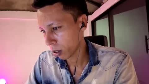 Snapshot of elchicletv chatting on 09-25-25, 07:12 El CHICLE TV - SHOW online show from 09-25-25, 07:12