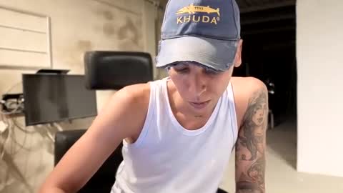 Snapshot of elchicletv chatting on 09-27-25, 11:32 El CHICLE TV - SHOW online show from 09-27-25, 11:32