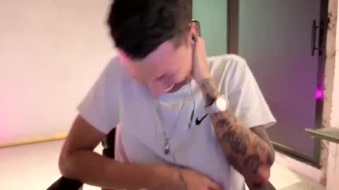 Snapshot of elchicletv chatting on 09-30-25, 07:13 El CHICLE TV - SHOW online show from 09-30-25, 07:13