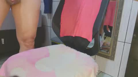 Snapshot of elcimar53 chatting on 11-18-25, 10:25 Elcimar online show from 11-18-25, 10:25