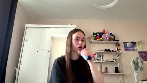 Snapshot of eldaguillan chatting on 06-03-26, 02:33 Kate online show from 06-03-26, 02:33