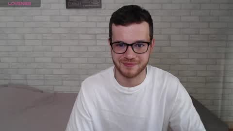 Snapshot of electric_smile chatting on 07-27-26, 07:04 Alex online show from 07-27-26, 07:04
