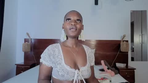 Snapshot of elegant_ebony chatting on 06-04-26, 11:05 Nika online show from 06-04-26, 11:05