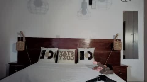 Snapshot of elegant_ebony chatting on 06-13-26, 07:12 Nika online show from 06-13-26, 07:12