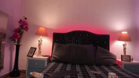 Snapshot of elegant_wolf chatting on 12-23-24, 05:39 Elegant online show from 12-23-24, 05:39